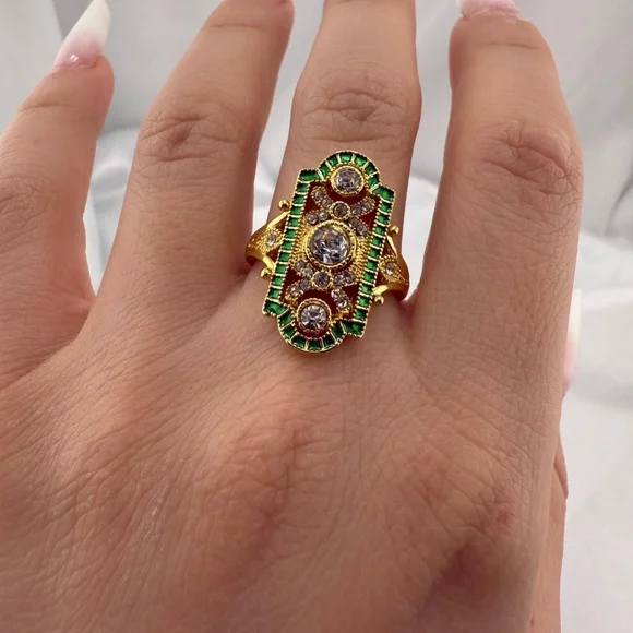 Elegant Gold and Green Statement Ring - Picture 8 of 8